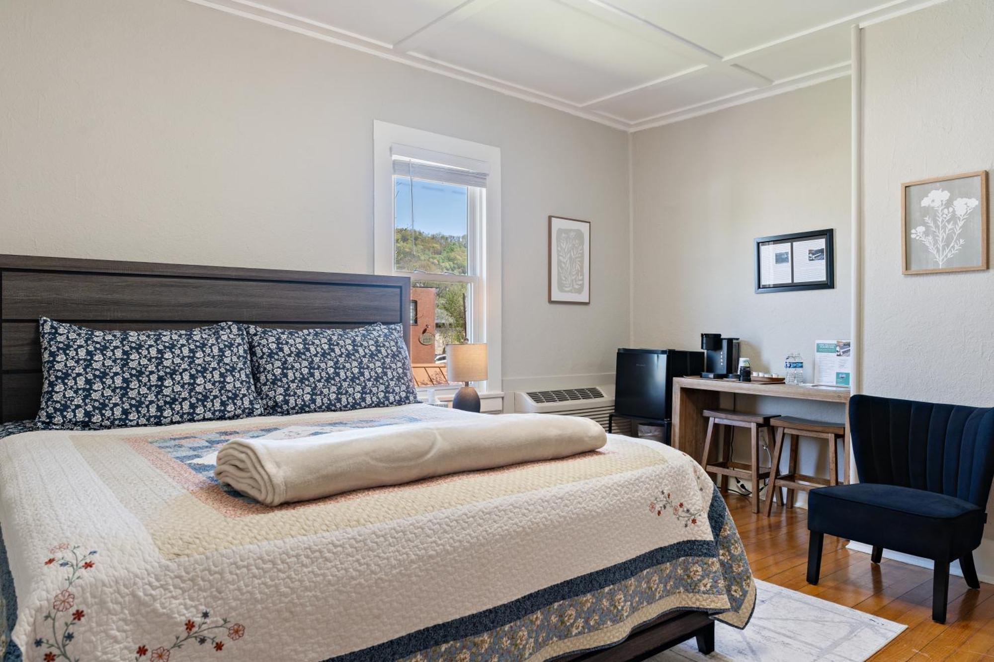 The Tellico Plains Inn And Event Venue Bagian luar foto