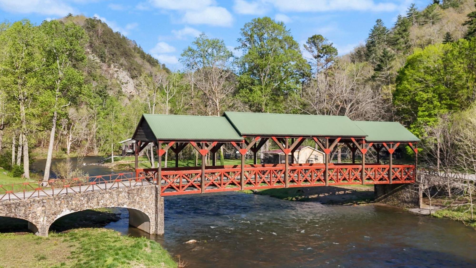 The Tellico Plains Inn And Event Venue Bagian luar foto