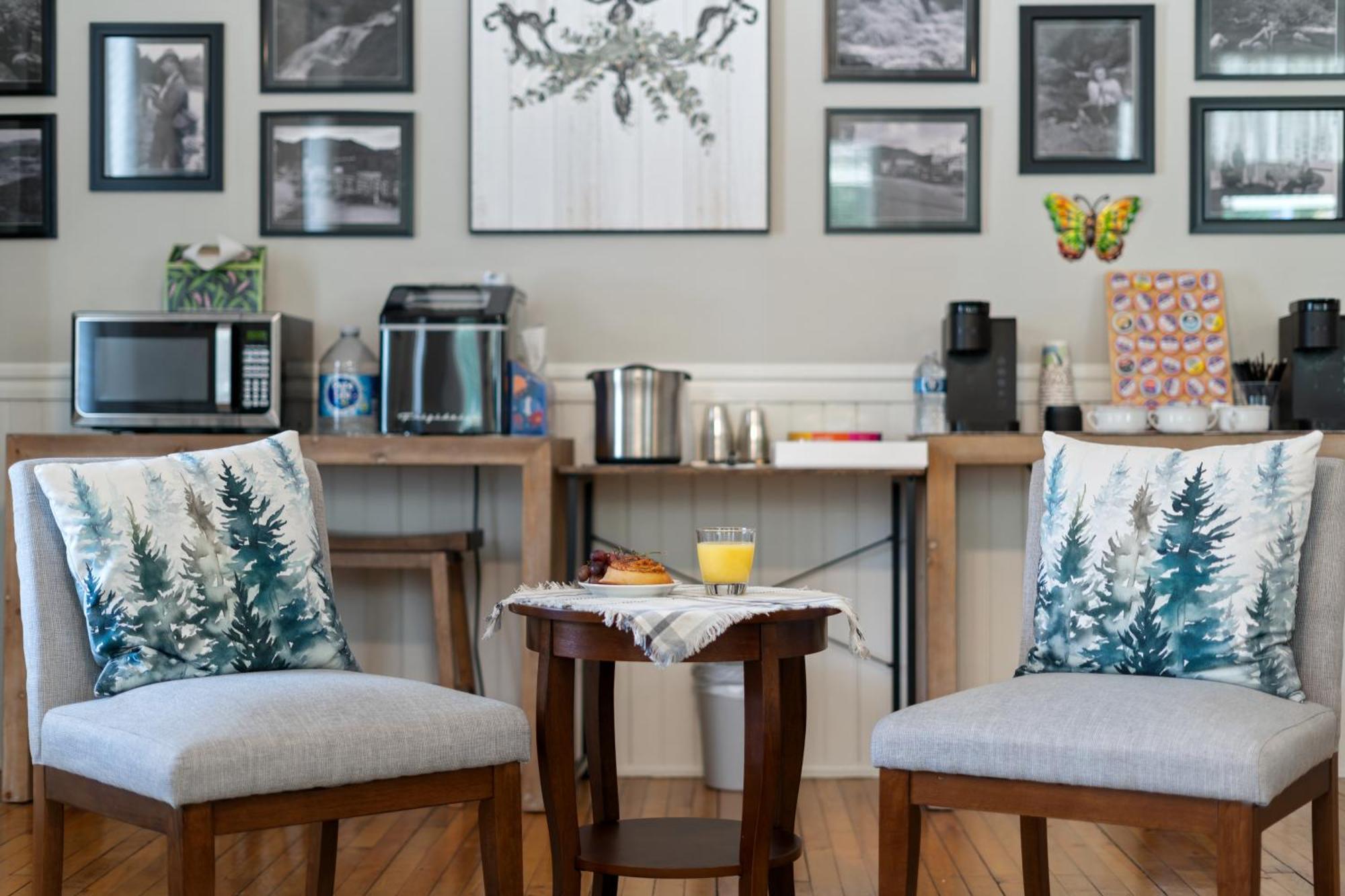 The Tellico Plains Inn And Event Venue Bagian luar foto