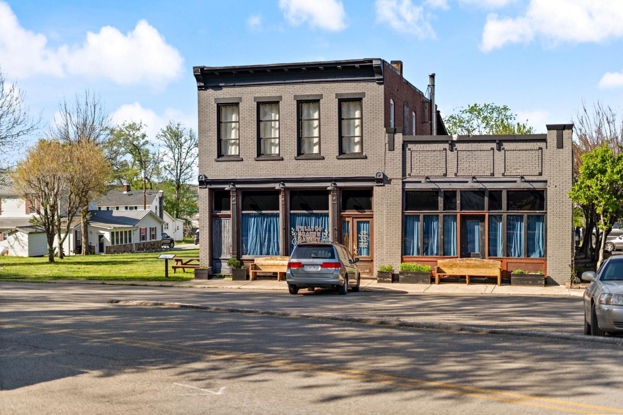 The Tellico Plains Inn And Event Venue Bagian luar foto