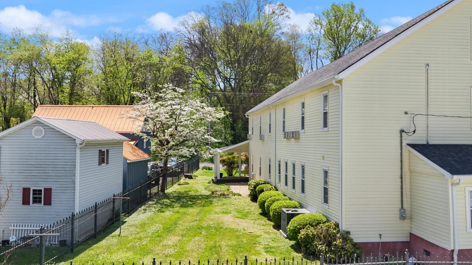 The Tellico Plains Inn And Event Venue Bagian luar foto