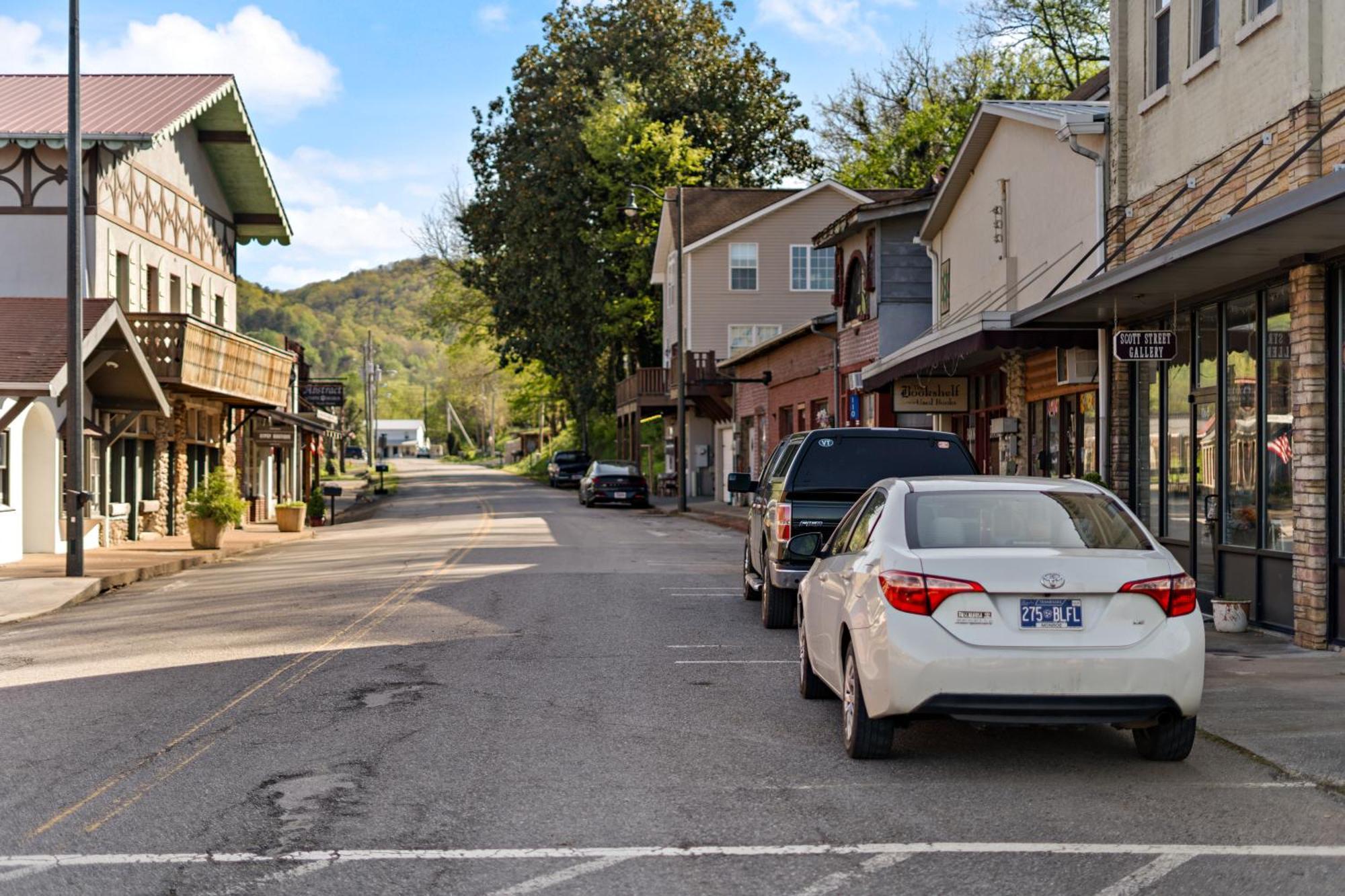 The Tellico Plains Inn And Event Venue Bagian luar foto
