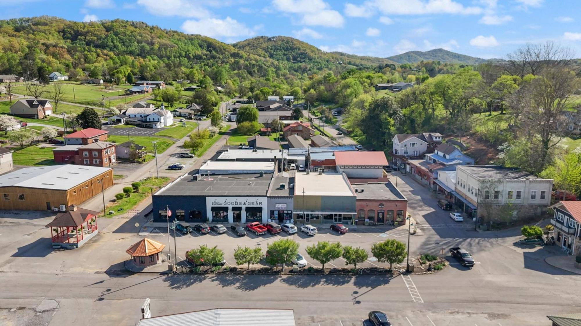 The Tellico Plains Inn And Event Venue Bagian luar foto